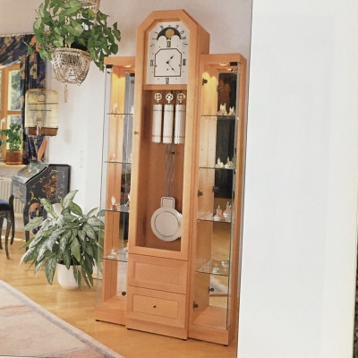 Huis staande klok in massief eik en wortelnoten hout ref.105075